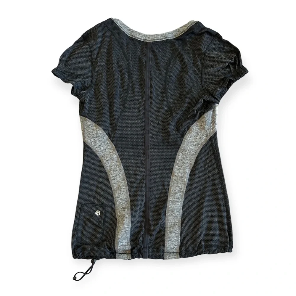 Lululemon • Black & Gray Run Revitalize Tech Tee • Size 6 - Picture 2 of 5
